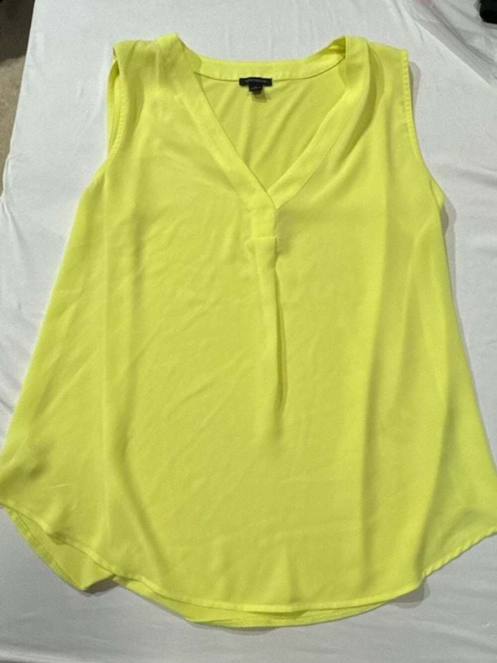 Z614 Ann Taylor Lime V-Neck Pleat Front Sleeveless Shell Top